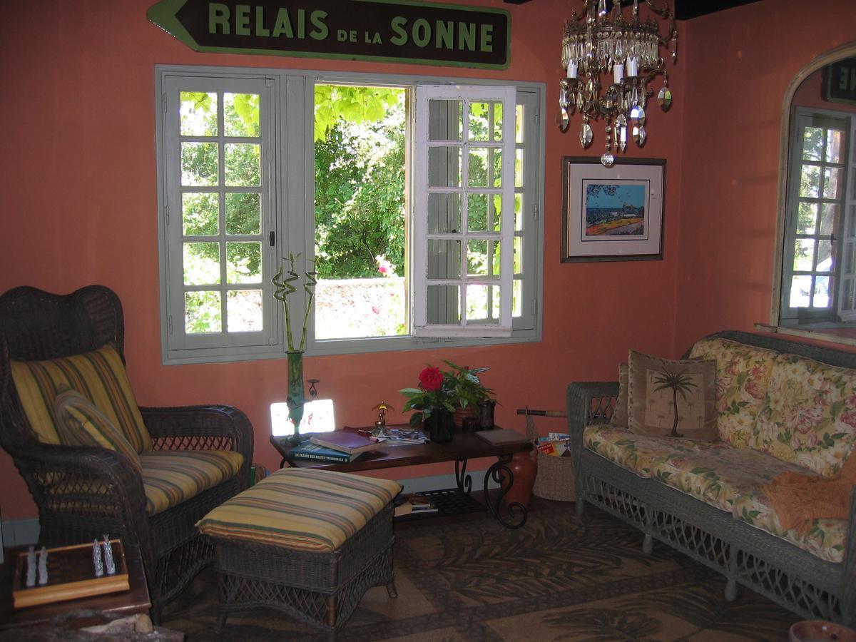 Célon Le Canard Au Parapluie Rouge Bed & Breakfast エクステリア 写真